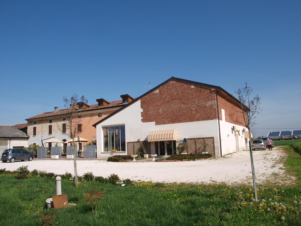 La Cascina Del Sole Hostel Rivarolo del Re ed Uniti Kültér fotó